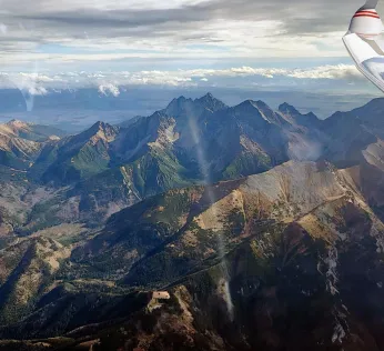 Lot szybowcem w bezpośrednie sąsiedztwo Łomnicy