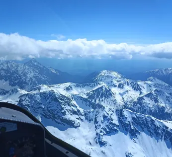 Lot szybowcem w sąsiedztwo góry Krywań (narodowa góra Słowaków)